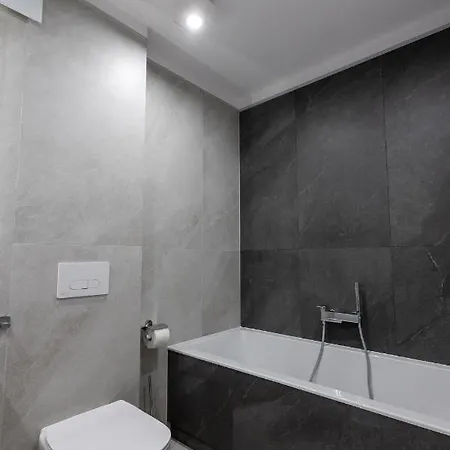 Center Floor View & Balcony *