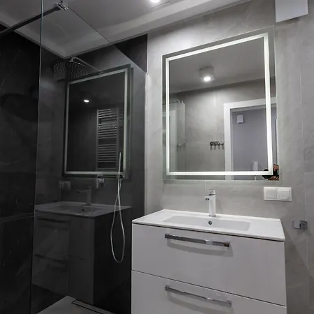 Appartement Center Floor View & Balcony