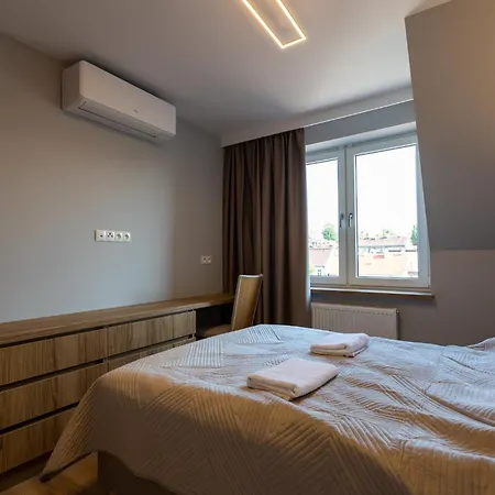 Center Floor View & Balcony