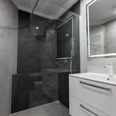 Appartement Center Floor View & Balcony