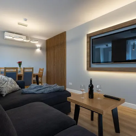 Center Floor View & Balcony