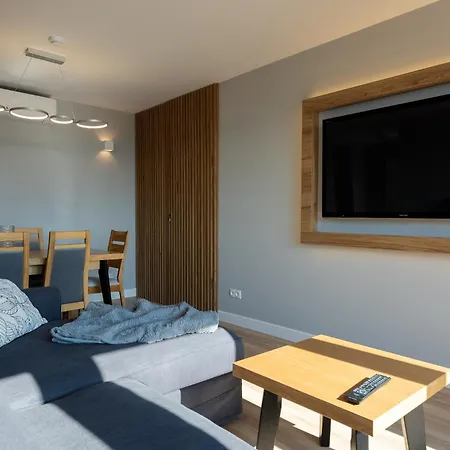 Center Floor View & Balcony