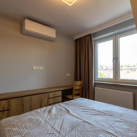 Center Floor View & Balcony