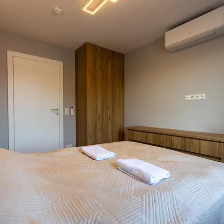 Center Floor View & Balcony