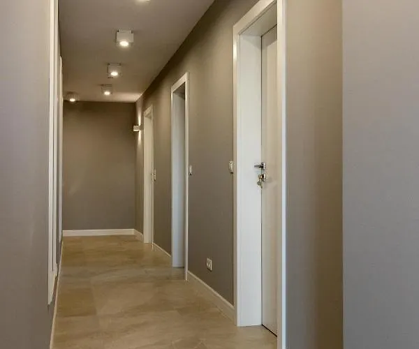 Center Floor View & Balcony Apartmán *