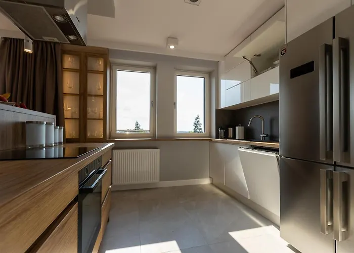 Center Floor View & Balcony *