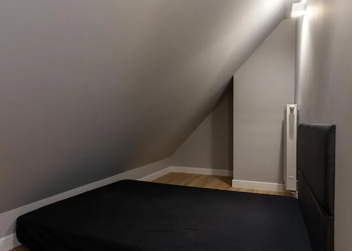 Center Floor View & Balcony *