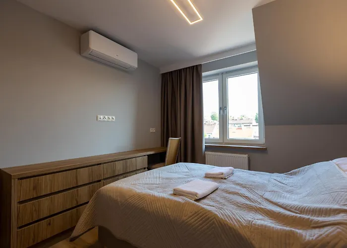 Center Floor View & Balcony