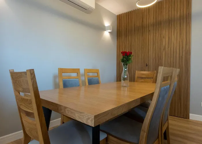 Center Floor View & Balcony