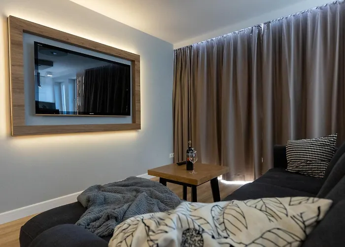 Center Floor View & Balcony Apartmán *