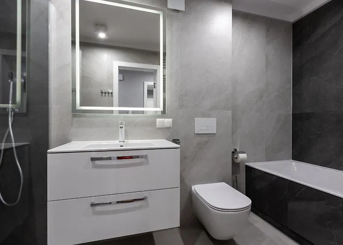 Center Floor View & Balcony *