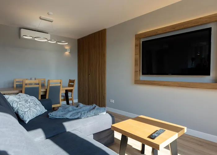 Center Floor View & Balcony