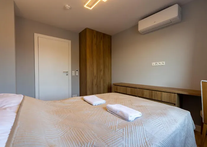 Center Floor View & Balcony